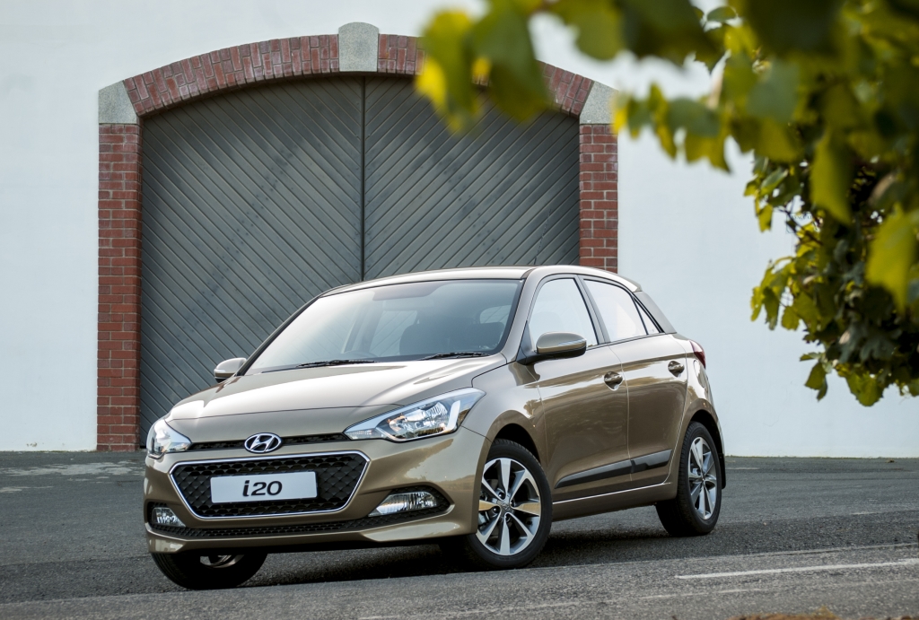 Review Hyundai i20 1.4 Fluid • Torquing Cars